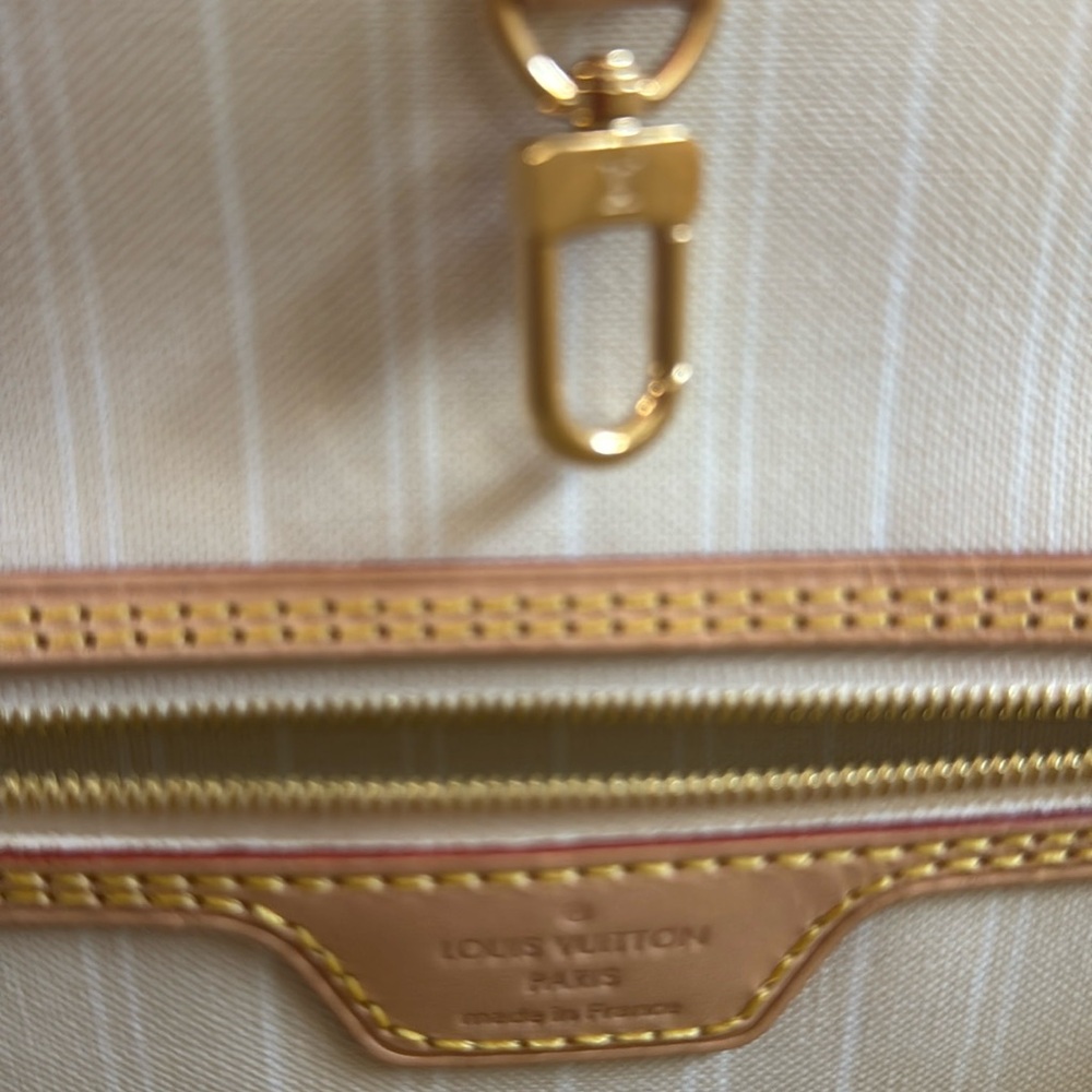 Brand new never used Louis Vuitton Blue and White Shoulder Bag Neverfull MM - Picture 5 of 15